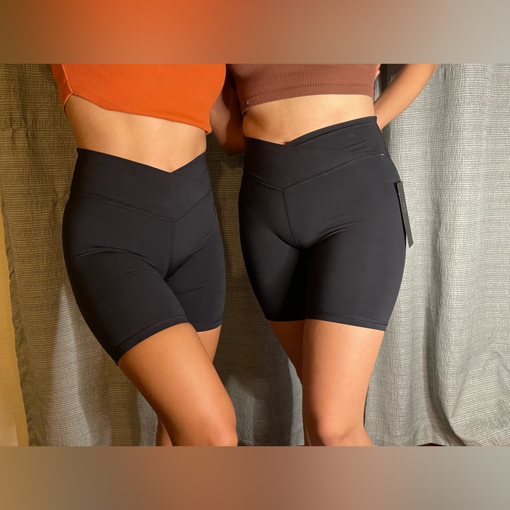 Venice Crossover Waist Biker Shorts *size up*